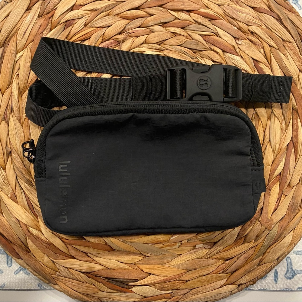 Lululemon belt bag